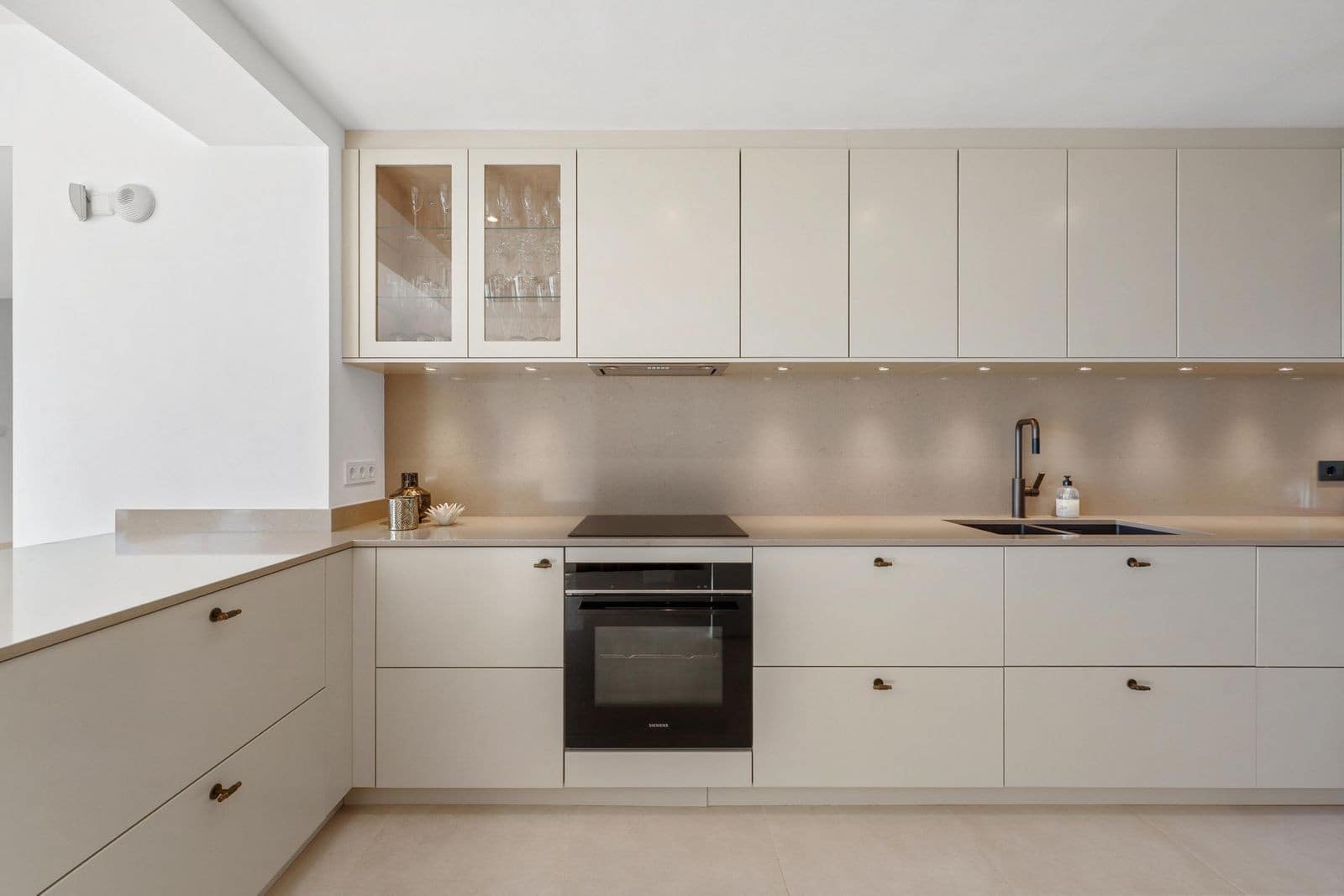 3 soverom Penthouse til salgs i Nueva Andalucia med svømmebasseng garasje - € 1 695 000 (Ref: 9533428)