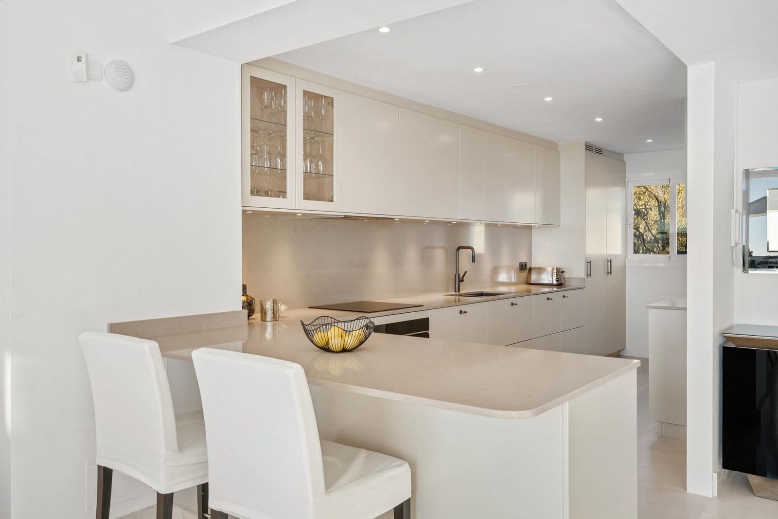 3 soverom Penthouse til salgs i Nueva Andalucia med svømmebasseng garasje - € 1 695 000 (Ref: 9533428)