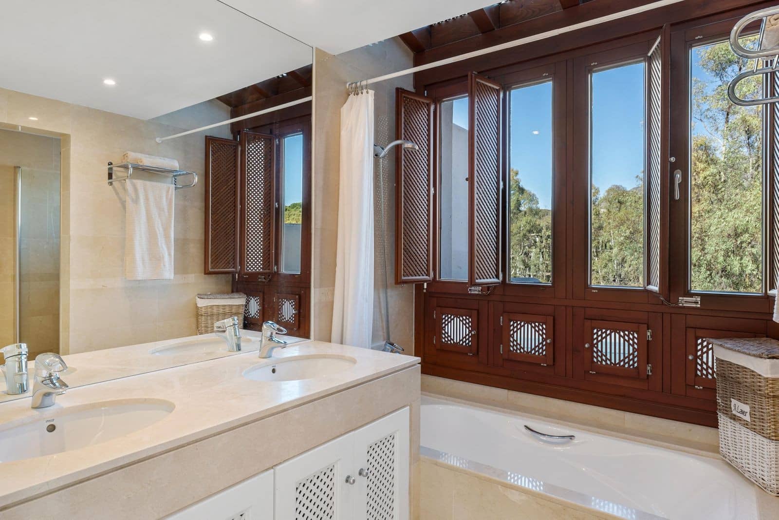 3 soverom Penthouse til salgs i Nueva Andalucia med svømmebasseng garasje - € 1 695 000 (Ref: 9533428)