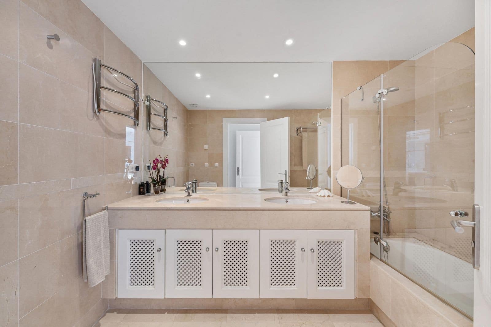 3 bedroom Penthouse for sale in Nueva Andalucia with pool garage - € 1,695,000 (Ref: 9533428)