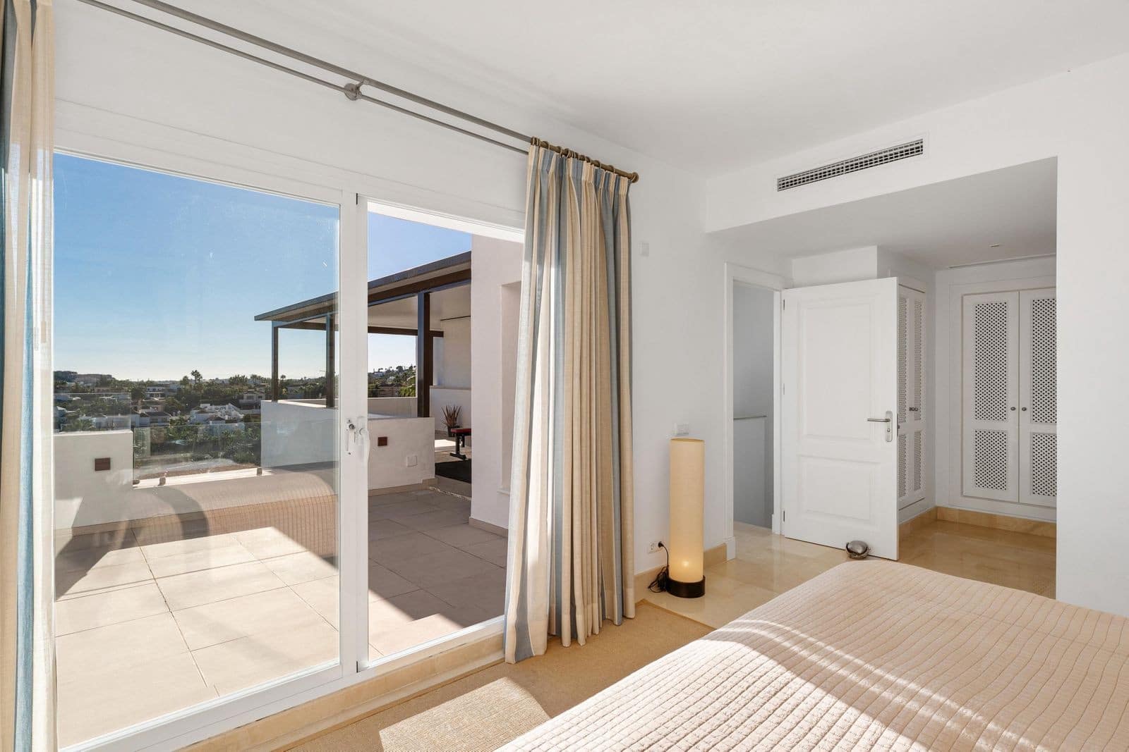 3 bedroom Penthouse for sale in Nueva Andalucia with pool garage - € 1,695,000 (Ref: 9533428)