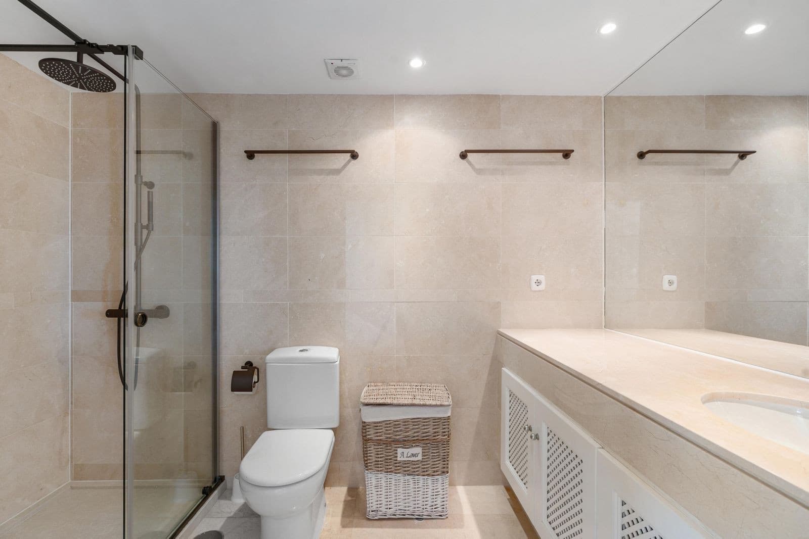 3 bedroom Penthouse for sale in Nueva Andalucia with pool garage - € 1,695,000 (Ref: 9533428)