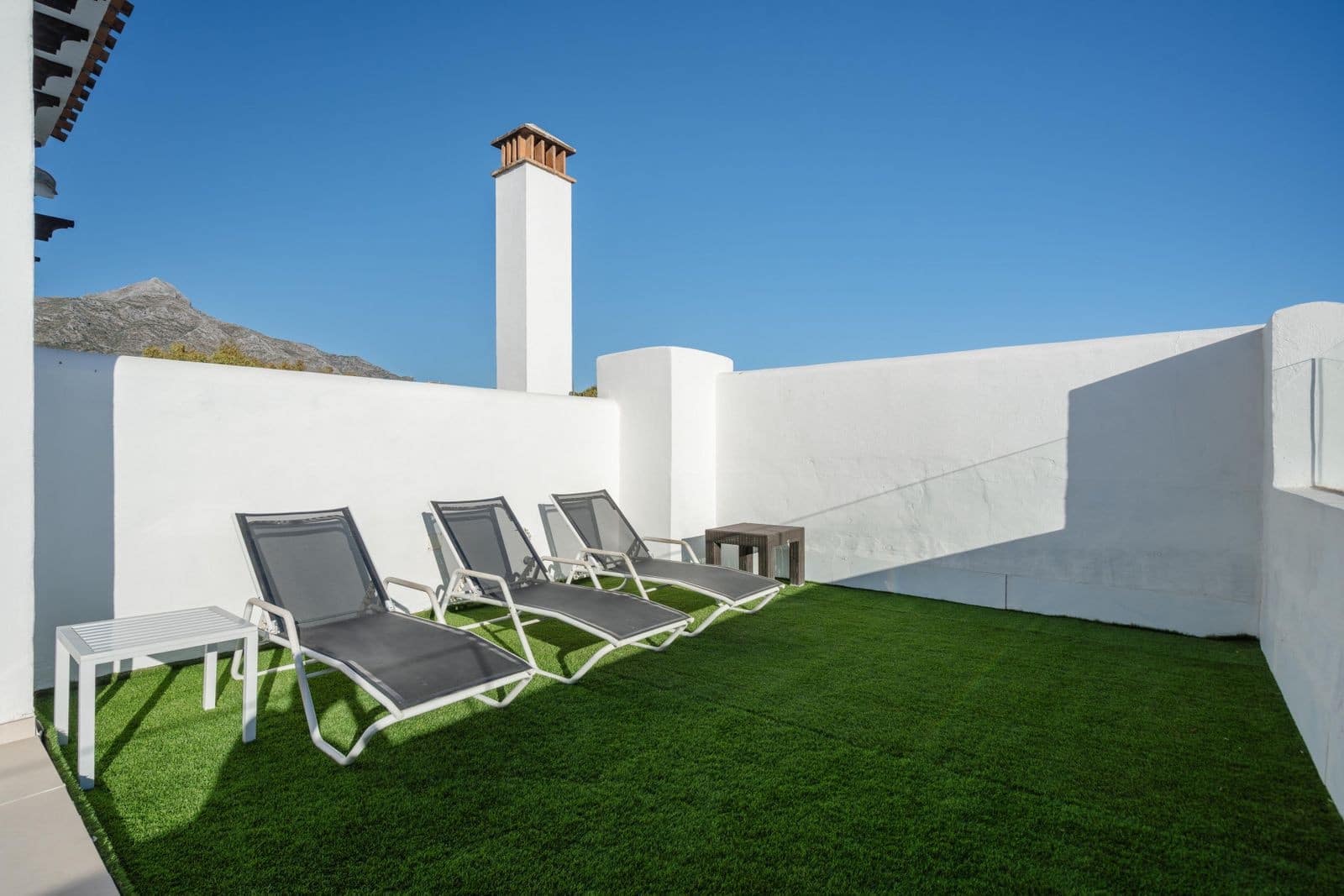 3 bedroom Penthouse for sale in Nueva Andalucia with pool garage - € 1,695,000 (Ref: 9533428)