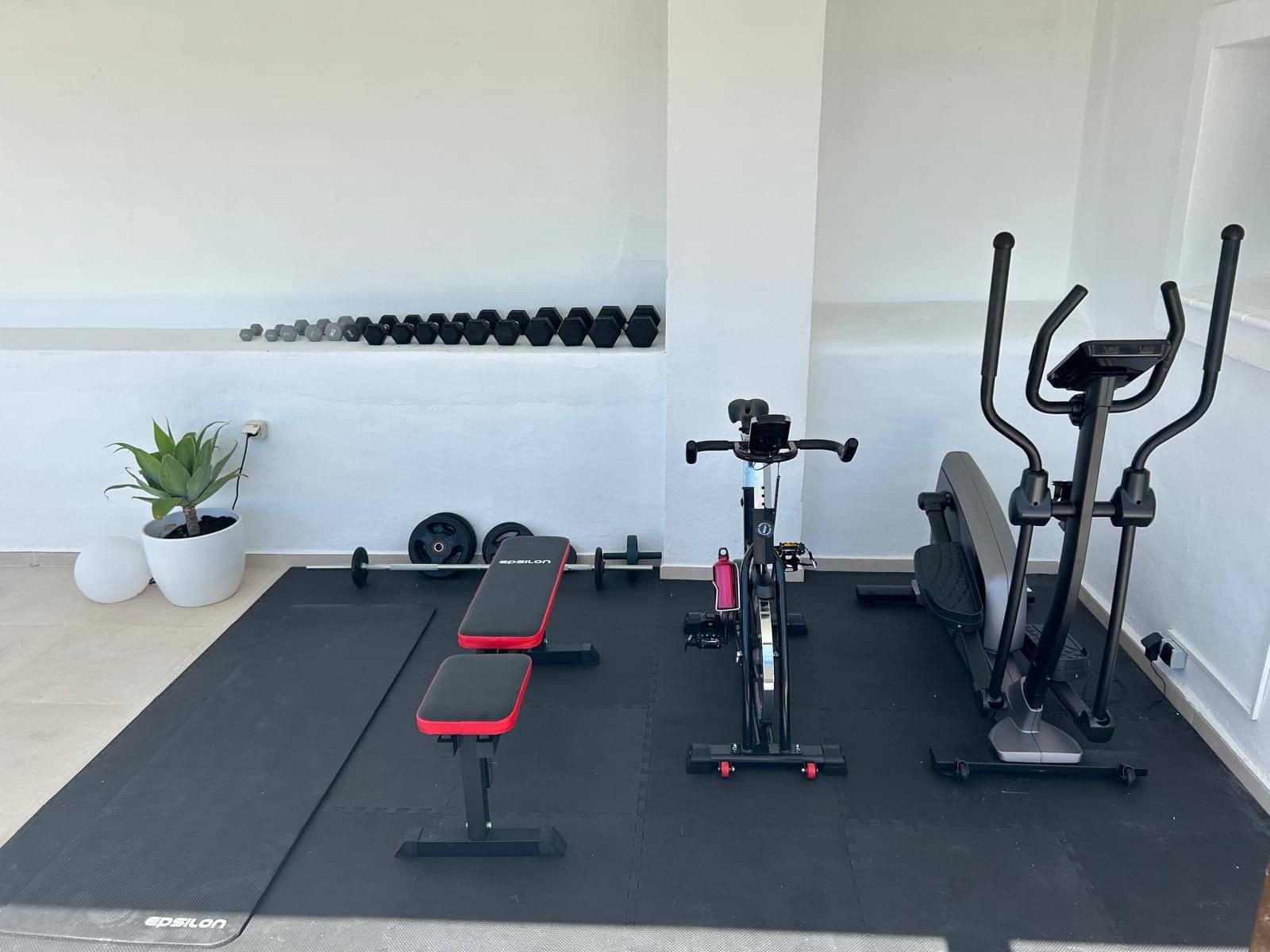 3 bedroom Penthouse for sale in Nueva Andalucia with pool garage - € 1,695,000 (Ref: 9533428)