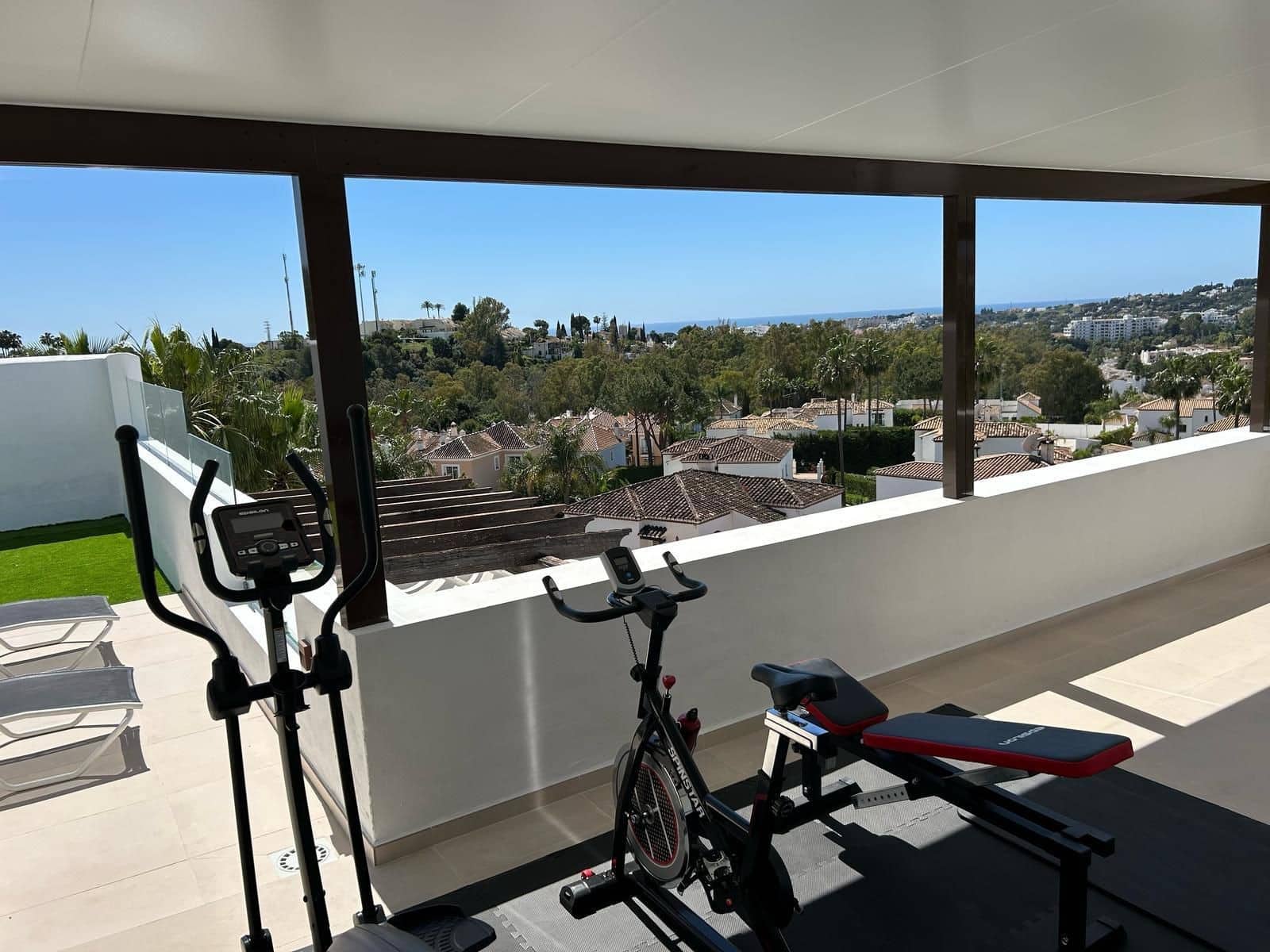 3 bedroom Penthouse for sale in Nueva Andalucia with pool garage - € 1,695,000 (Ref: 9533428)