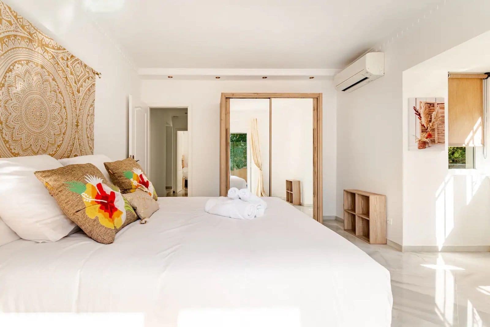 4 makuuhuone Huvila myytävänä paikassa Marbella mukana uima-altaan 
autotalli - 1 800 000 € (Ref: 9533429)