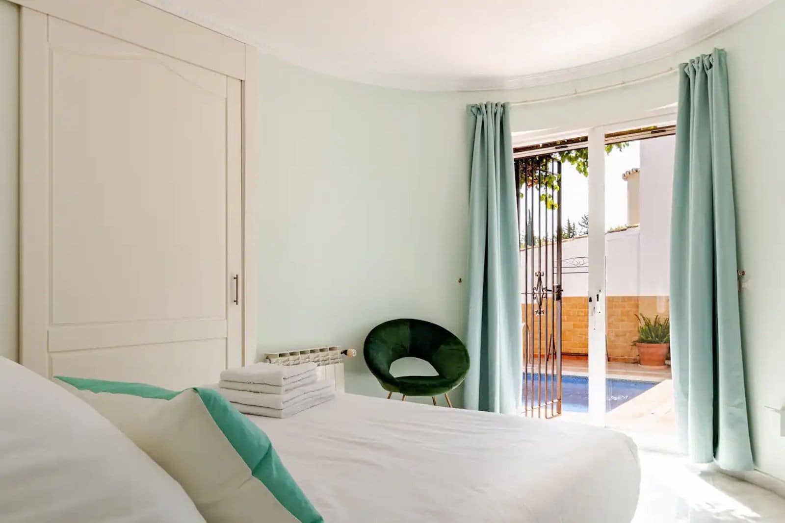 4 makuuhuone Huvila myytävänä paikassa Marbella mukana uima-altaan 
autotalli - 1 800 000 € (Ref: 9533429)