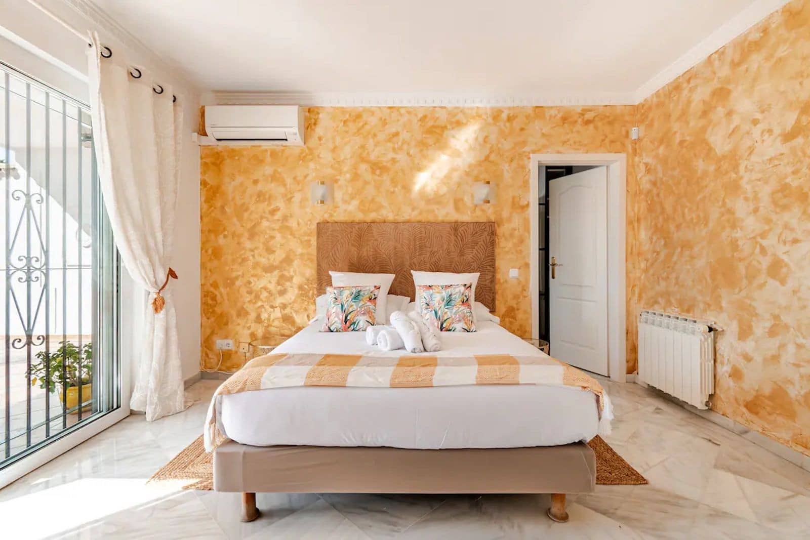 4 makuuhuone Huvila myytävänä paikassa Marbella mukana uima-altaan 
autotalli - 1 800 000 € (Ref: 9533429)