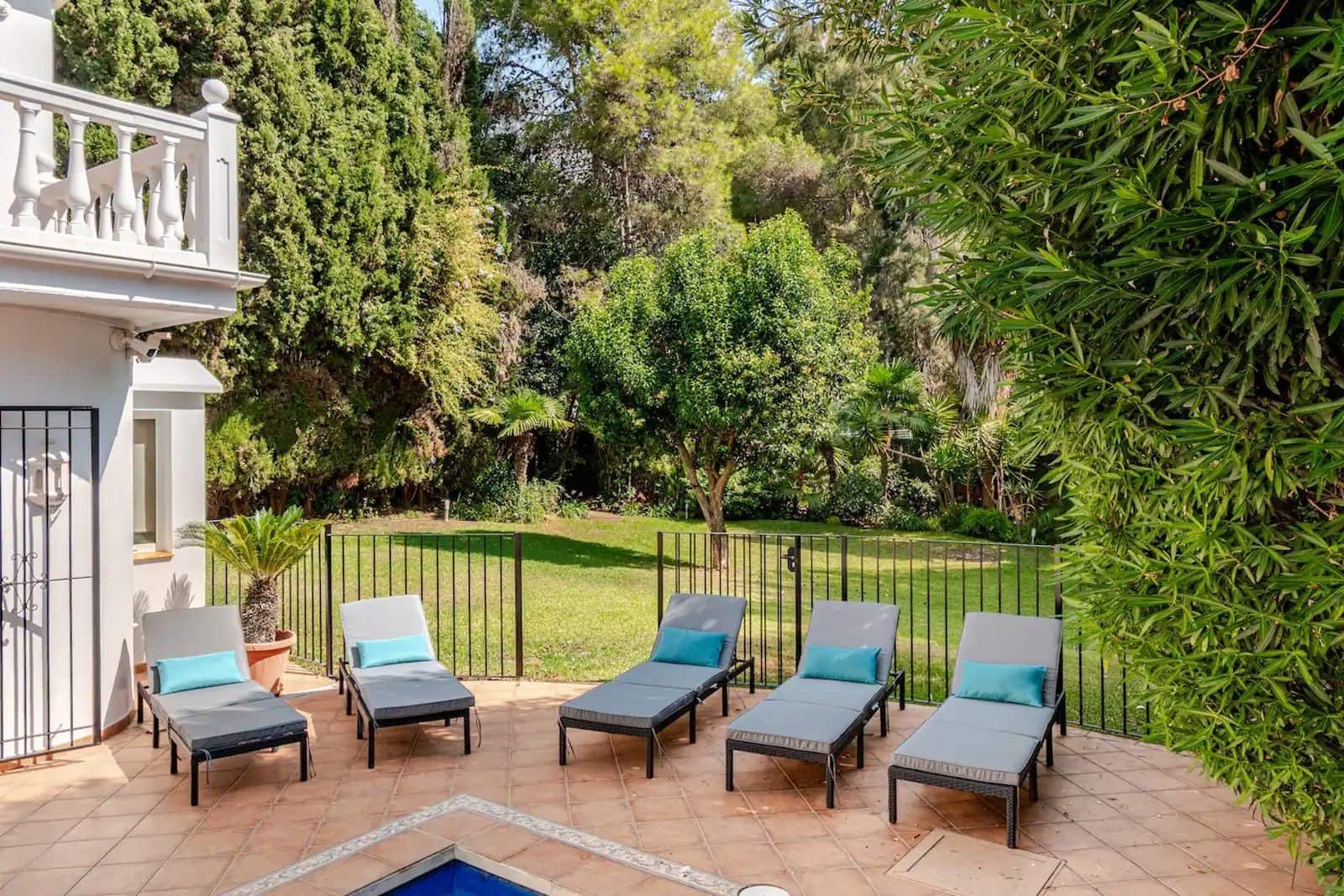 4 makuuhuone Huvila myytävänä paikassa Marbella mukana uima-altaan 
autotalli - 1 800 000 € (Ref: 9533429)