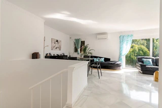 4 Zimmer Villa zu verkaufen in Marbella mit Pool Garage - 1.800.000 € (Ref: 9533429)