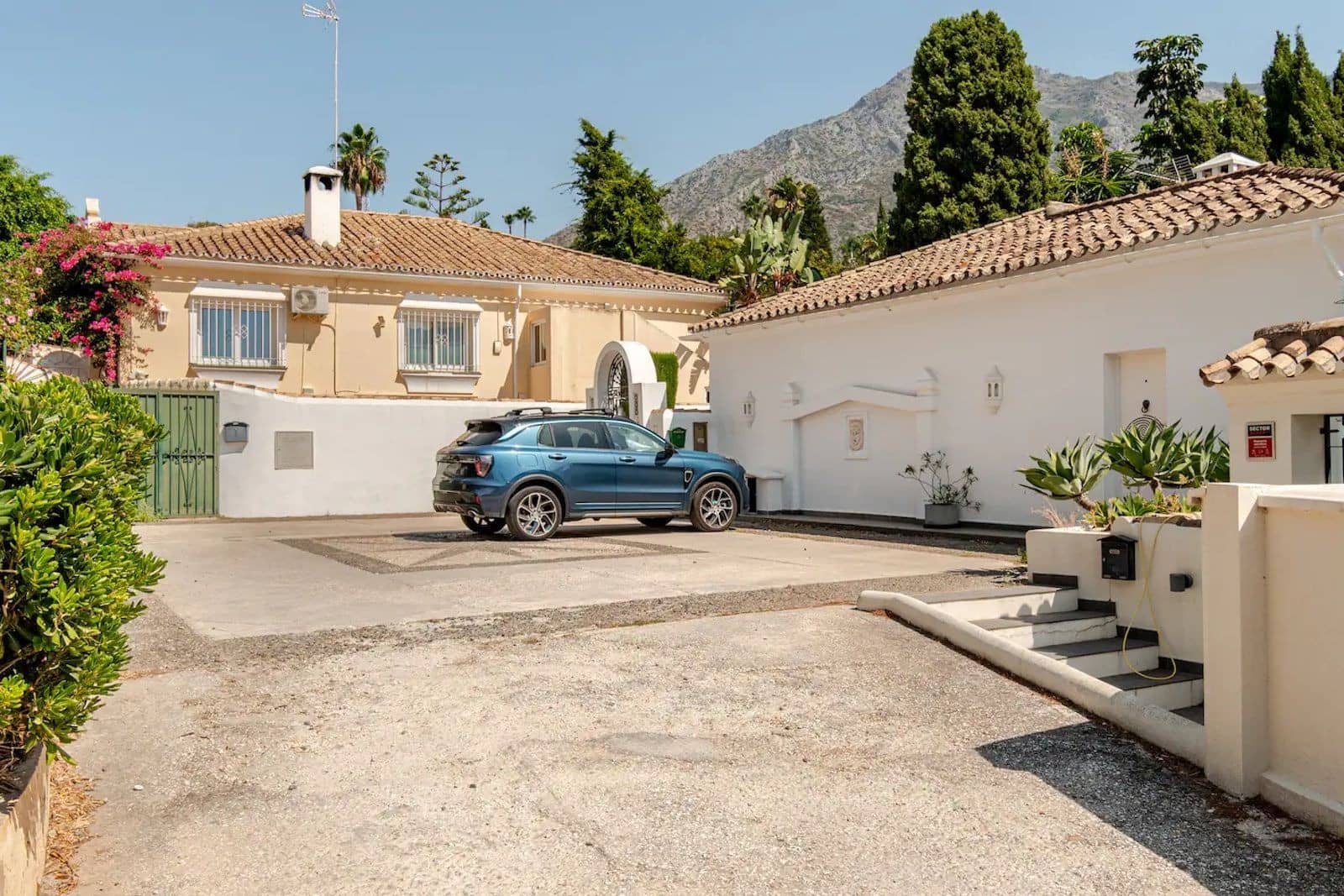 4 makuuhuone Huvila myytävänä paikassa Marbella mukana uima-altaan 
autotalli - 1 800 000 € (Ref: 9533429)