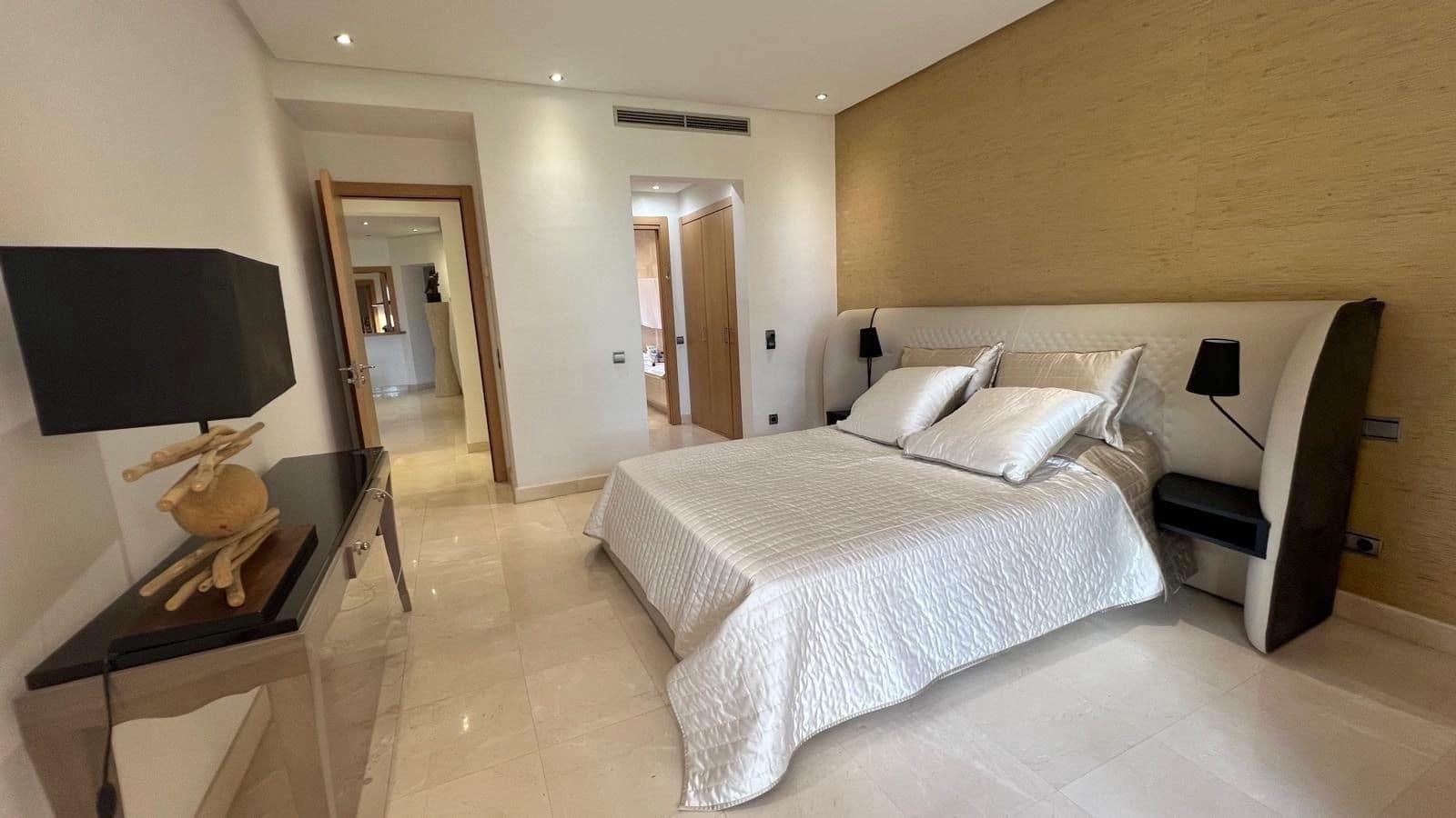 3 Zimmer Apartment zu verkaufen in Marbella mit Pool Garage - 1.495.000 € (Ref: 9535635)
