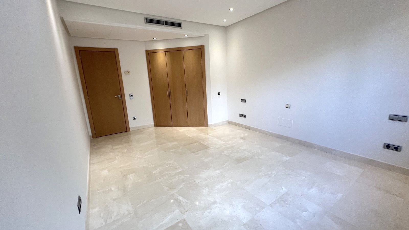 3 Zimmer Apartment zu verkaufen in Marbella mit Pool Garage - 1.495.000 € (Ref: 9535635)