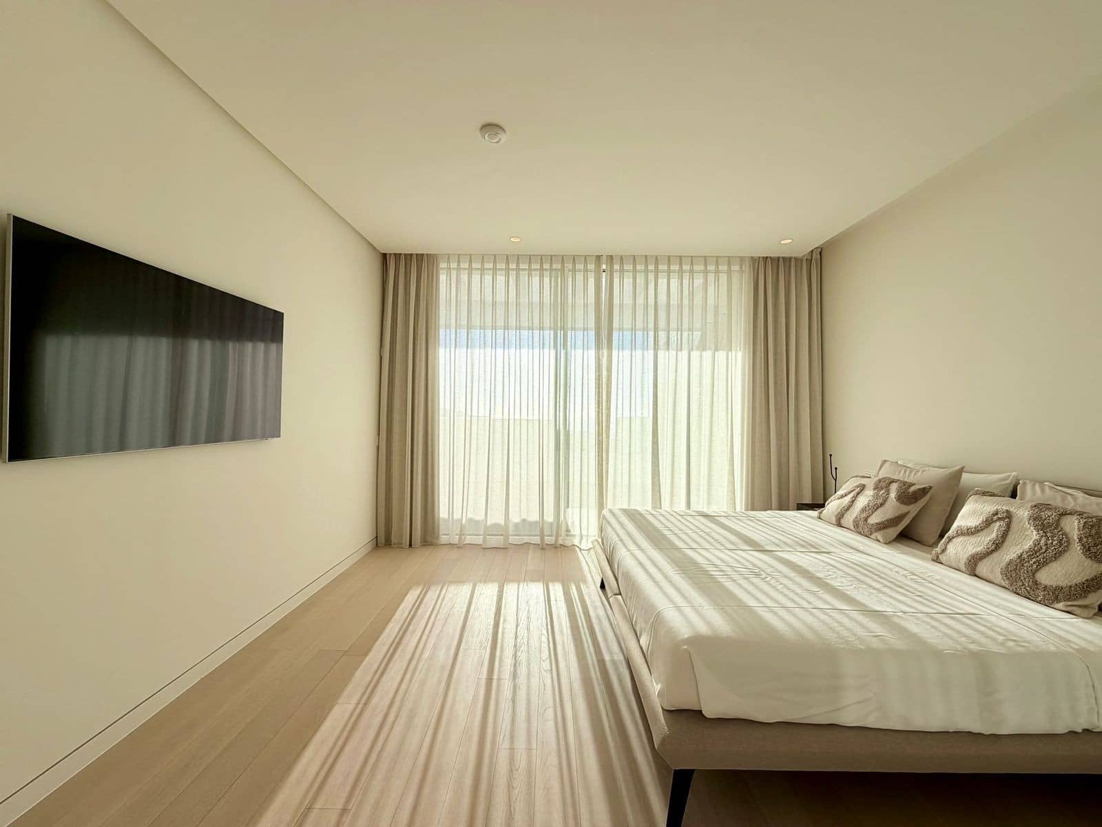 3 sypialnia Apartament na sprzedaż w Marbella z basenem garażem - 1 250 000 € (Ref: 9535637)