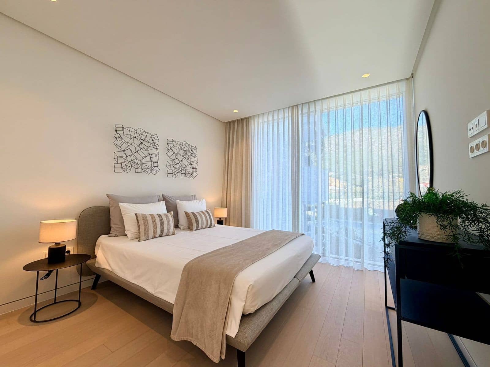 3 sypialnia Apartament na sprzedaż w Marbella z basenem garażem - 1 250 000 € (Ref: 9535637)