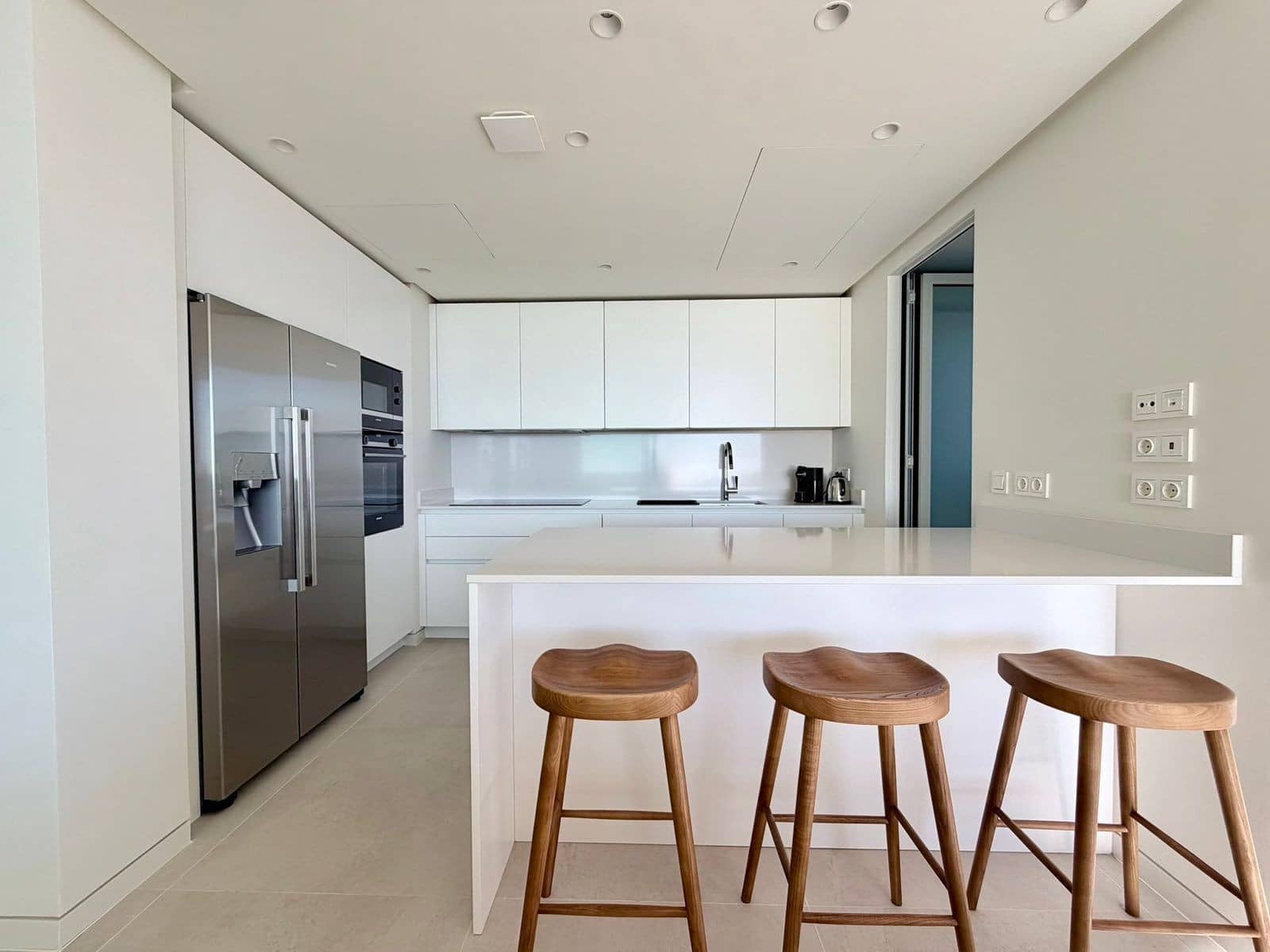 3 sypialnia Apartament na sprzedaż w Marbella z basenem garażem - 1 250 000 € (Ref: 9535637)