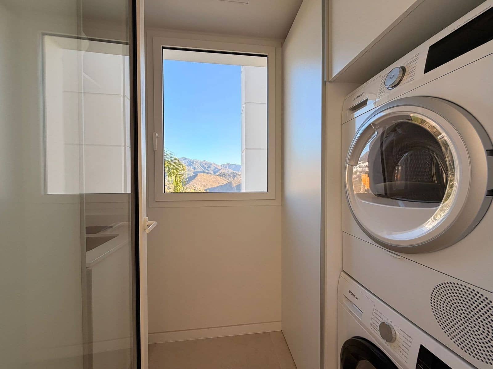 3 sypialnia Apartament na sprzedaż w Marbella z basenem garażem - 1 250 000 € (Ref: 9535637)