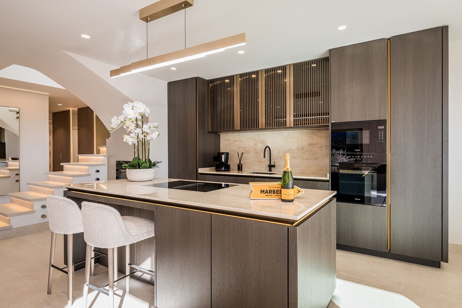 3 bedroom Penthouse for sale in Estepona with pool garage - € 2,995,000 (Ref: 9547681)