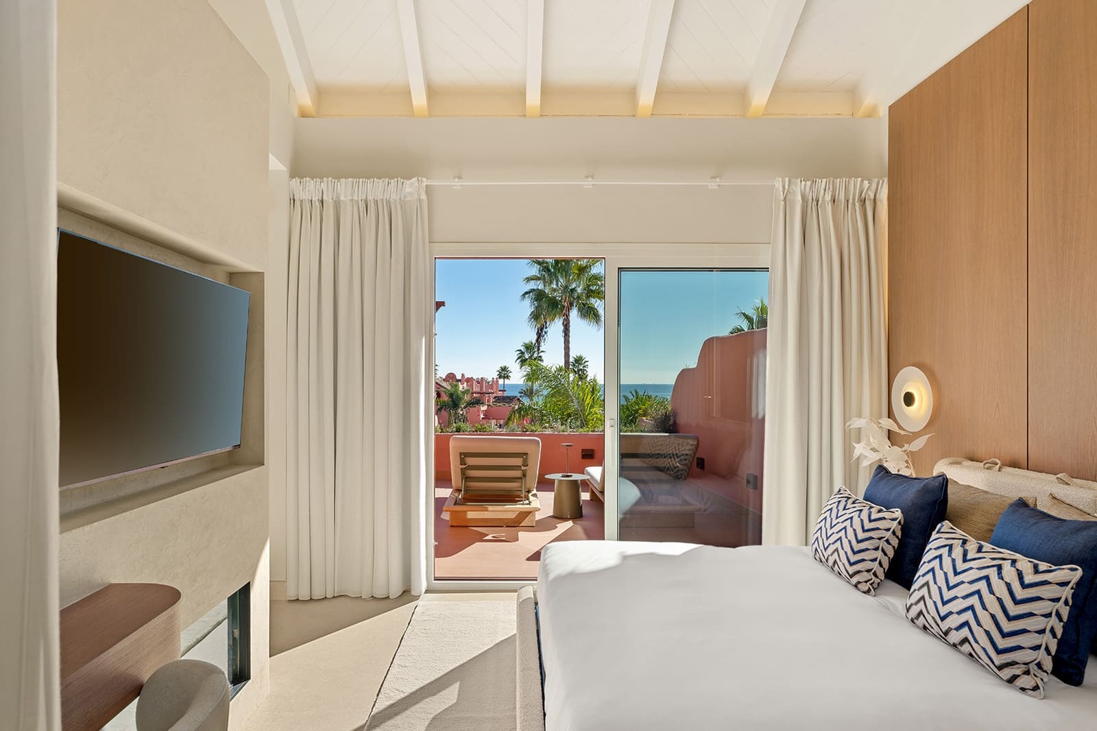 3 bedroom Penthouse for sale in Estepona with pool garage - € 2,995,000 (Ref: 9547681)