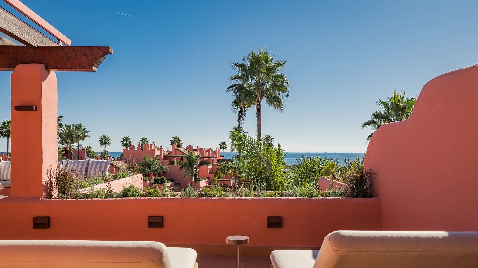 3 bedroom Penthouse for sale in Estepona with pool garage - € 2,995,000 (Ref: 9547681)