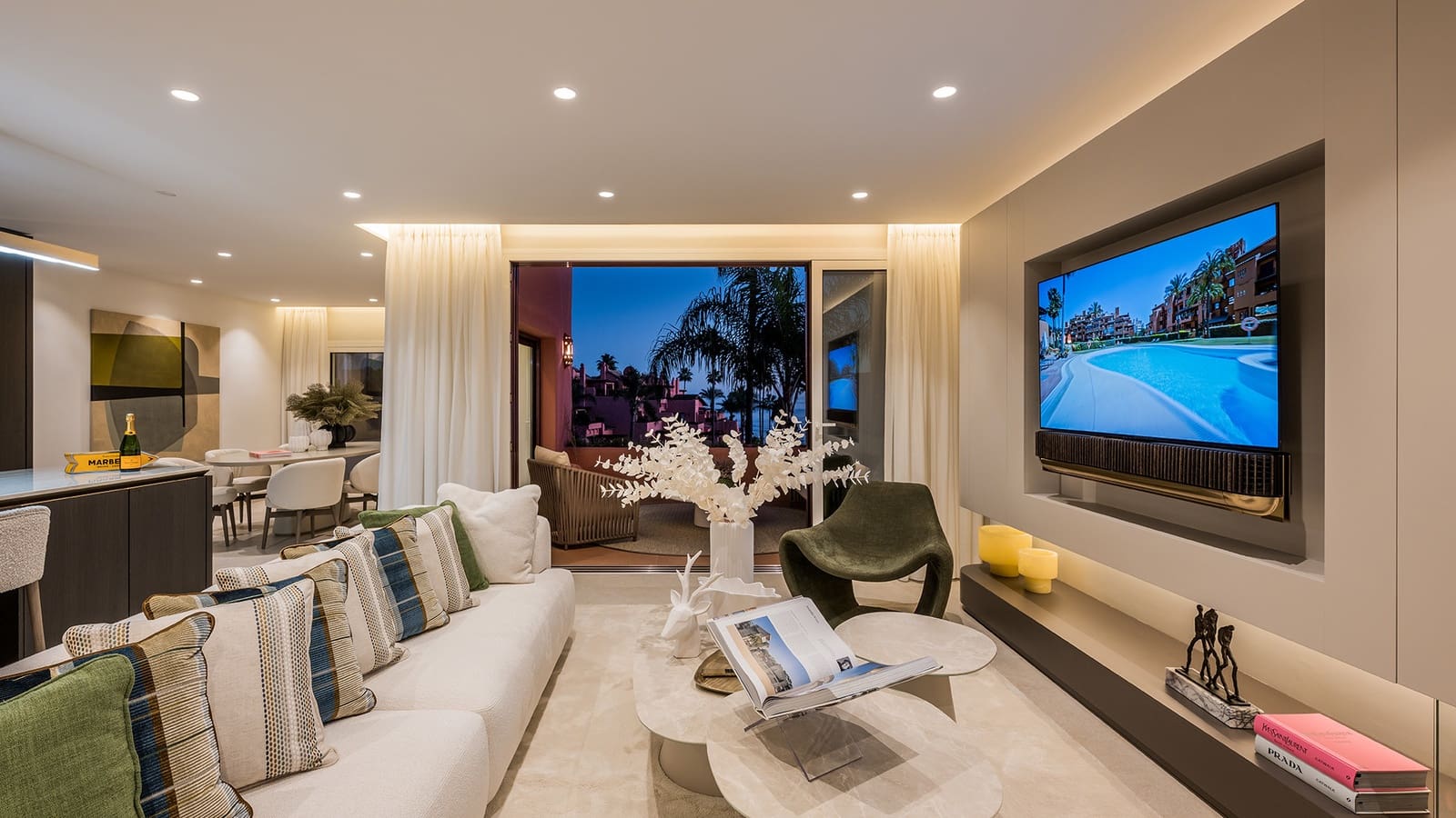 3 bedroom Penthouse for sale in Estepona with pool garage - € 2,995,000 (Ref: 9547681)