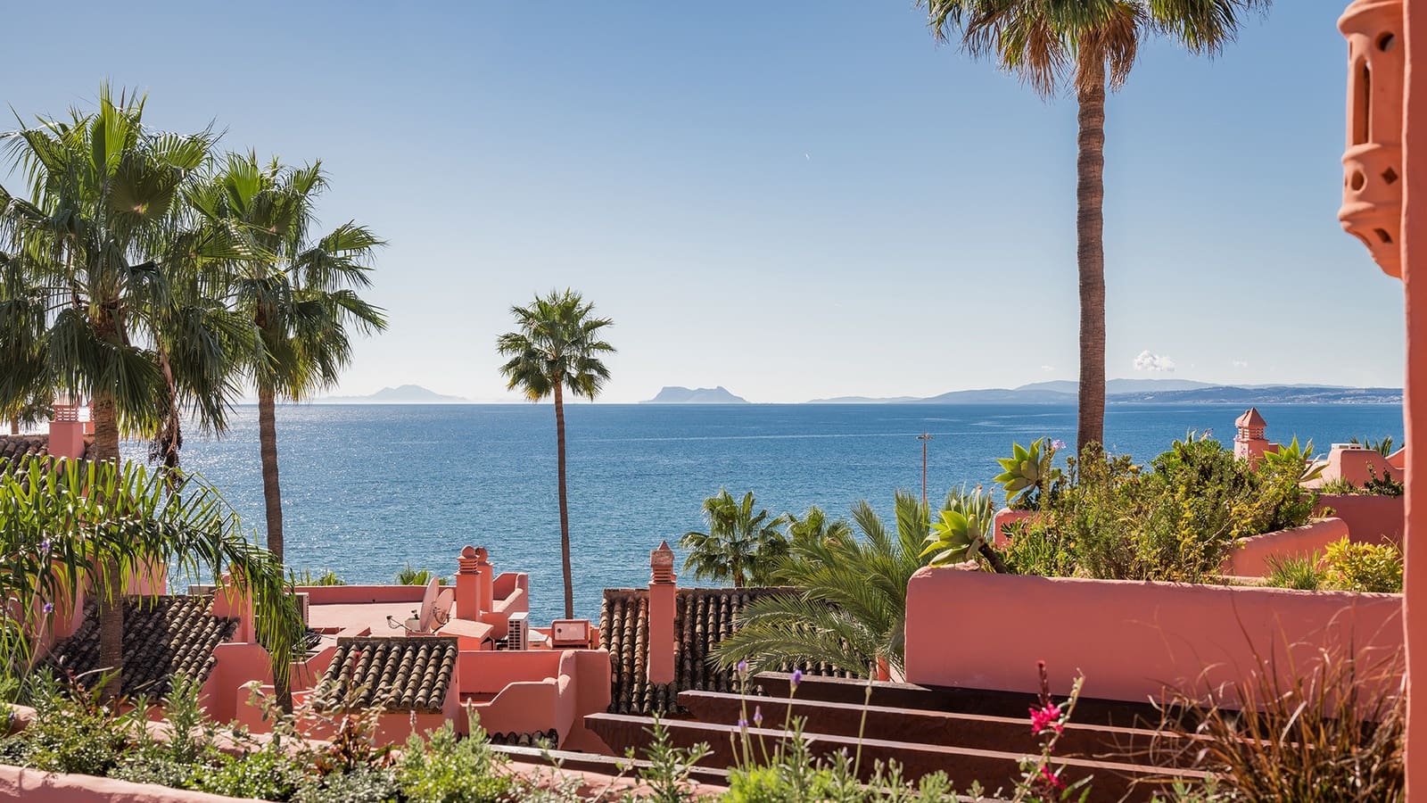 3 bedroom Penthouse for sale in Estepona with pool garage - € 2,995,000 (Ref: 9547681)