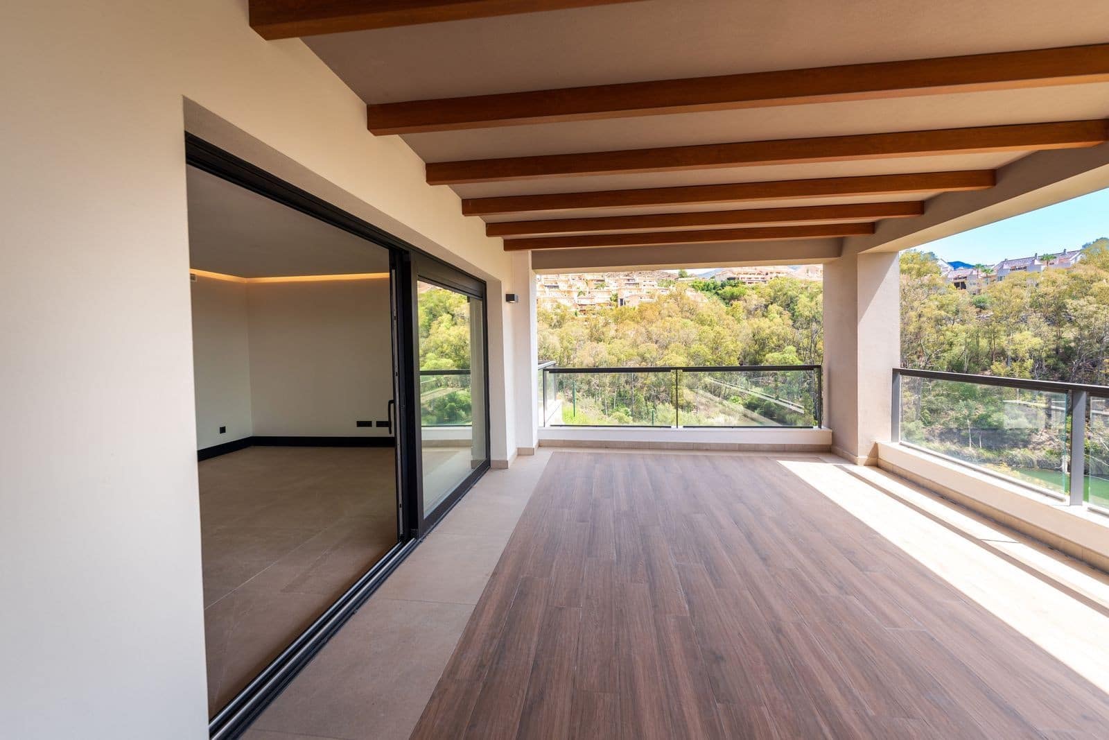 3 chambre Appartement à vendre à Nueva Andalucia avec piscine garage - 895 000 € (Ref: 9564896)