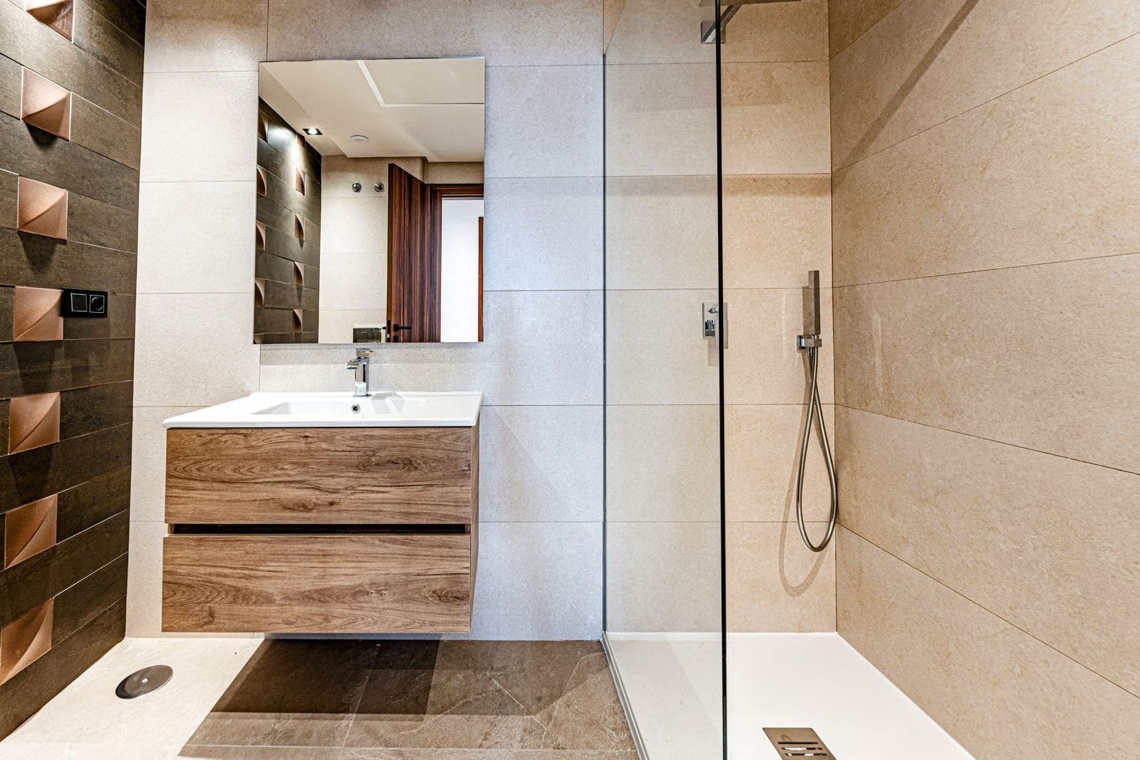 3 chambre Appartement à vendre à Nueva Andalucia avec piscine garage - 895 000 € (Ref: 9564896)