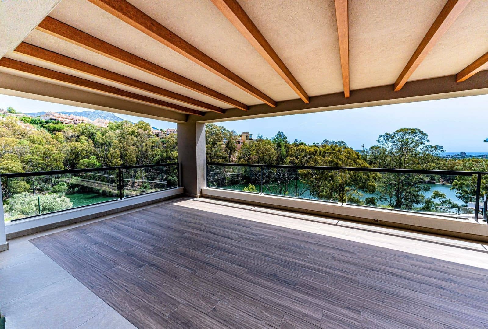 3 chambre Appartement à vendre à Nueva Andalucia avec piscine garage - 895 000 € (Ref: 9564896)