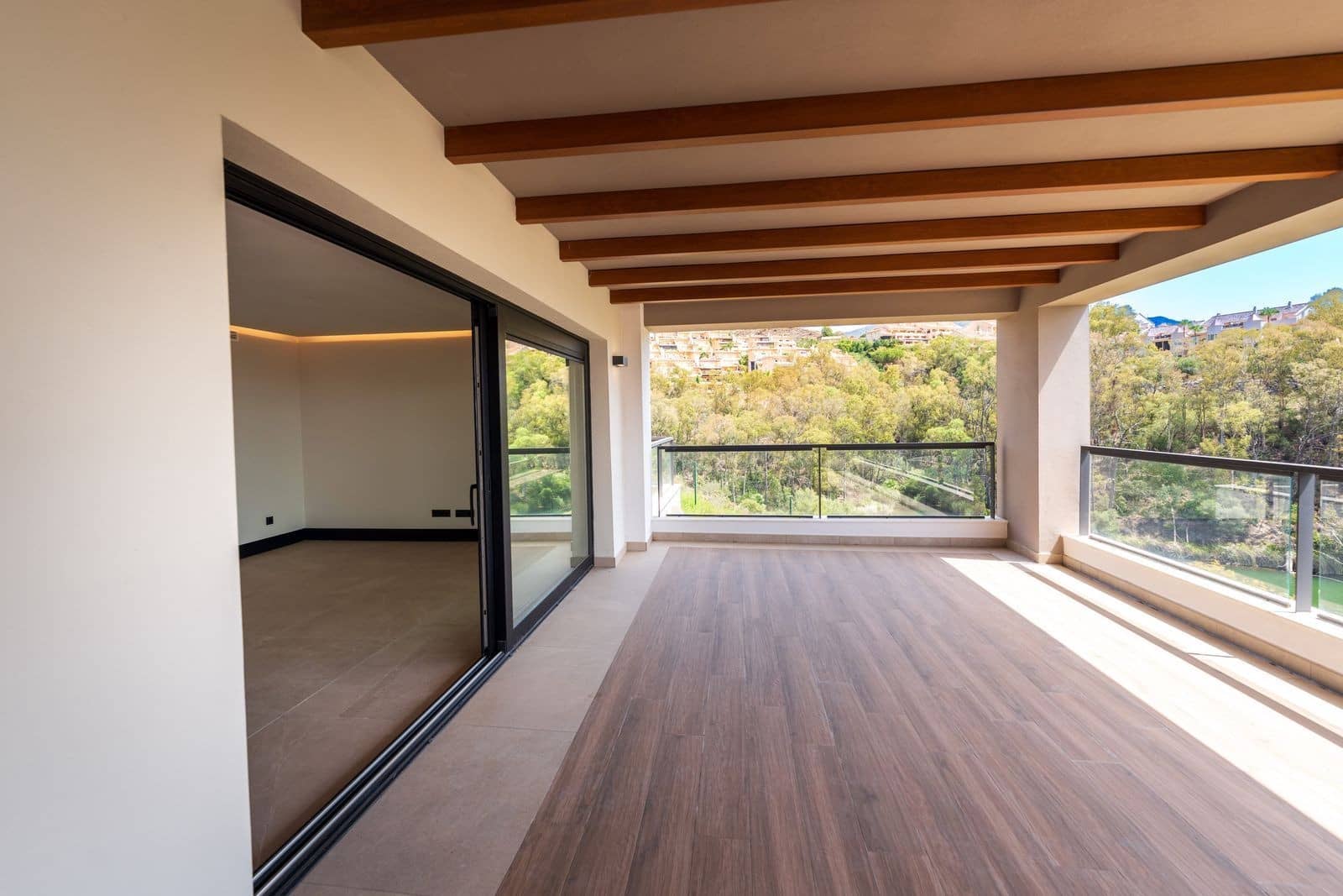 3 slaapkamer Appartement te koop in Nueva Andalucia met zwembad garage - € 895.000 (Ref: 9564896)