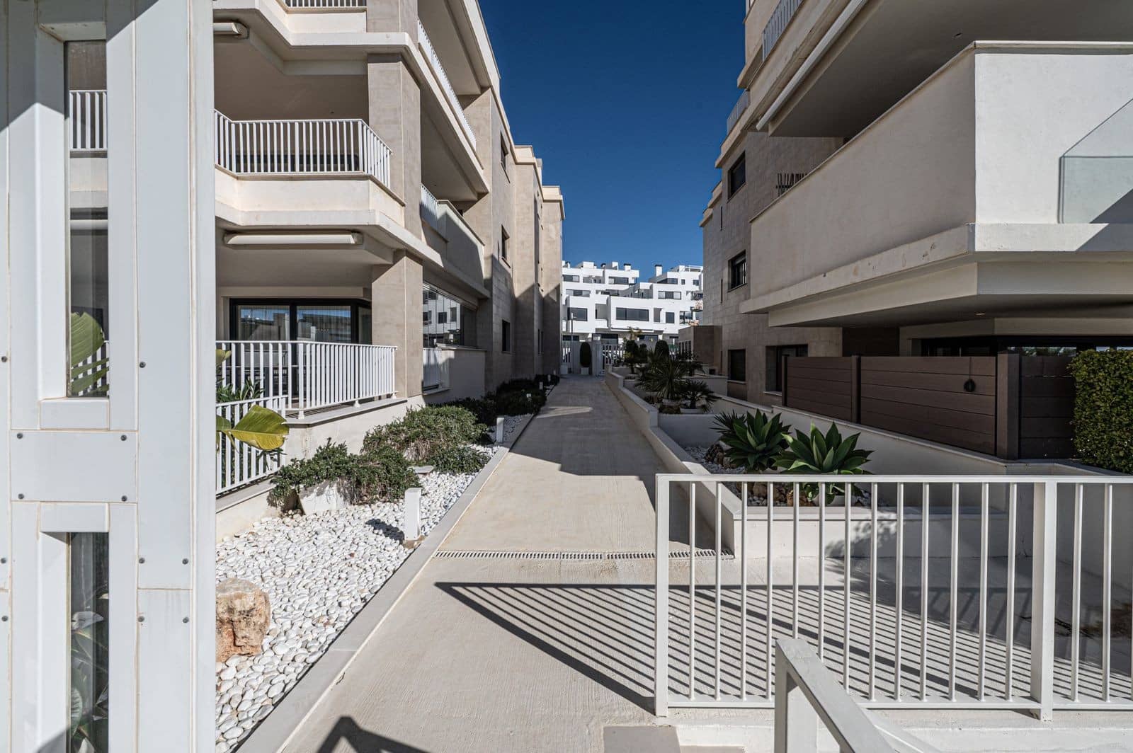 3 Zimmer Apartment zu verkaufen in La Cala de Mijas mit Pool Garage - 749.000 € (Ref: 9564897)