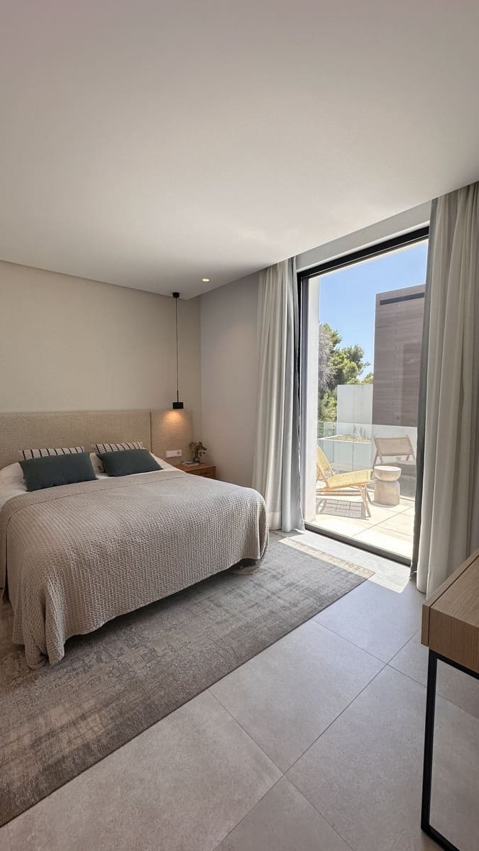 5 bedroom Villa for sale in Marbella with pool garage - € 4,500,000 (Ref: 9564899)
