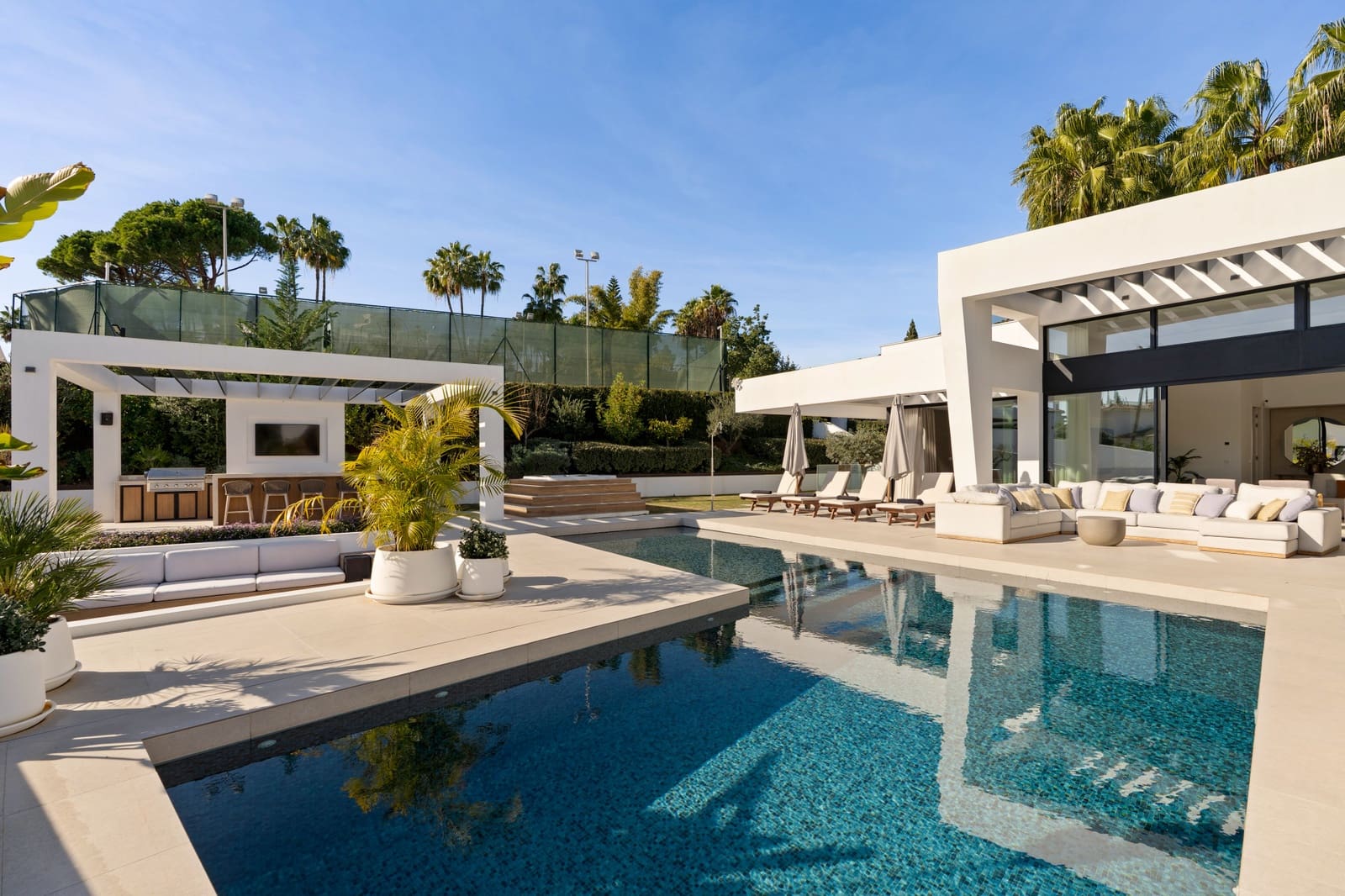 6 bedroom Villa for sale in Nueva Andalucia with pool garage - € 4,445,000 (Ref: 9570879)