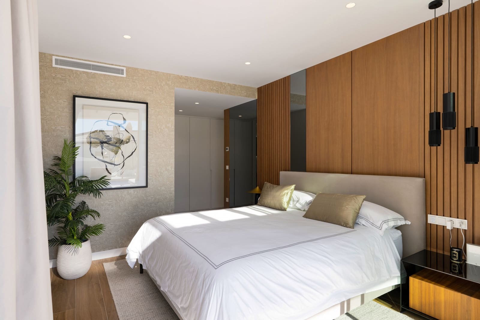 6 slaapkamer Villa te koop in Nueva Andalucia met zwembad garage - € 4.445.000 (Ref: 9570879)