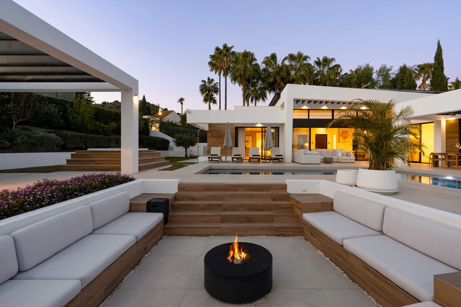 6 slaapkamer Villa te koop in Nueva Andalucia met zwembad garage - € 4.445.000 (Ref: 9570879)