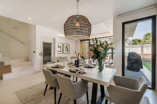 5 makuuhuone Paritalo myytävänä paikassa Puerto Banus, Marbella mukana uima-altaan 
autotalli - 2 585 000 € (Ref: 9574083)