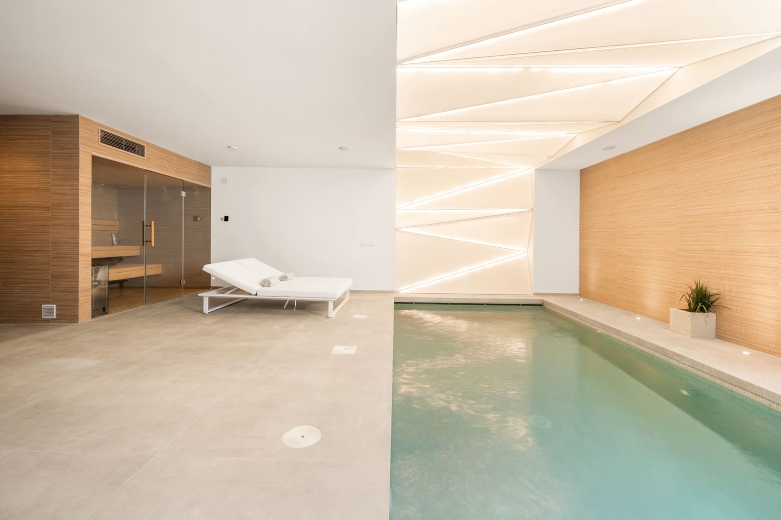 5 sovrum Villa till salu i Estepona med pool garage - 6 200 000 € (Ref: 9582462)