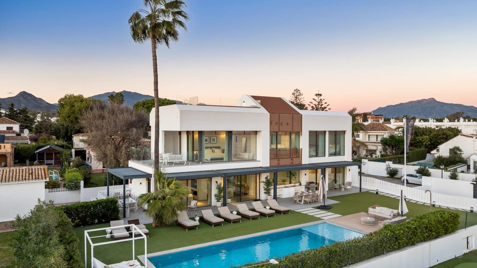 5 sovrum Villa till salu i Estepona med pool garage - 6 200 000 € (Ref: 9582462)