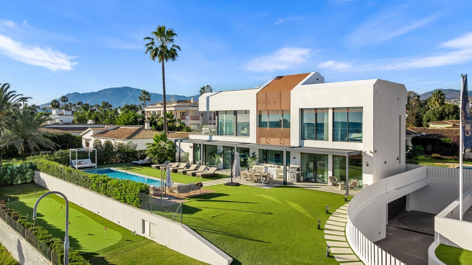 5 sovrum Villa till salu i Estepona med pool garage - 6 200 000 € (Ref: 9582462)