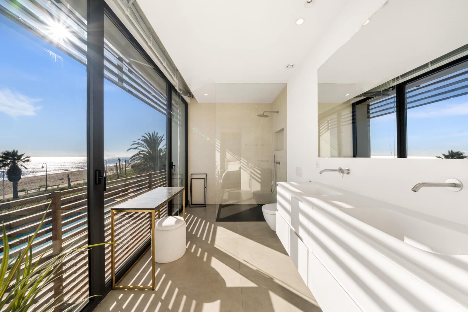 5 bedroom Villa for sale in Estepona with pool garage - € 5,995,000 (Ref: 9582462)