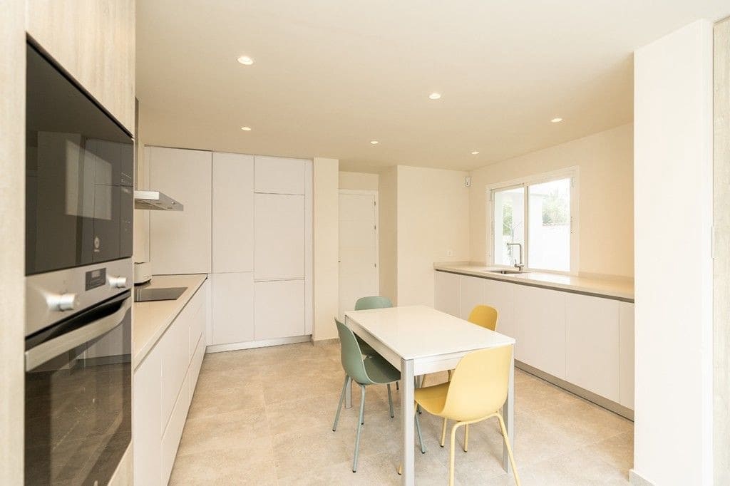 4 Zimmer Villa zu verkaufen in Marbella mit Pool Garage - 2.450.000 € (Ref: 9582465)