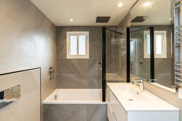 4 Zimmer Villa zu verkaufen in Marbella mit Pool Garage - 2.450.000 € (Ref: 9582465)