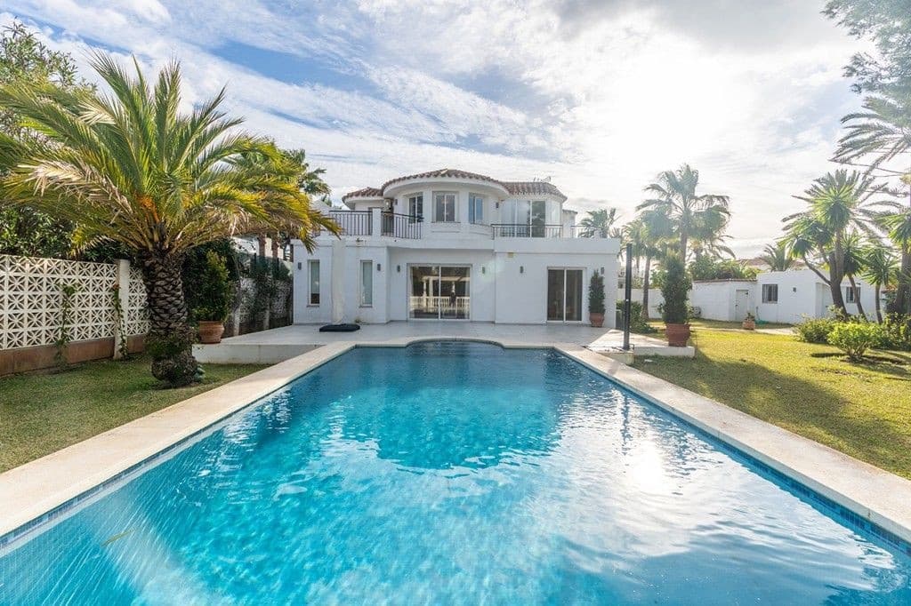 4 Zimmer Villa zu verkaufen in Marbella mit Pool Garage - 2.450.000 € (Ref: 9582465)