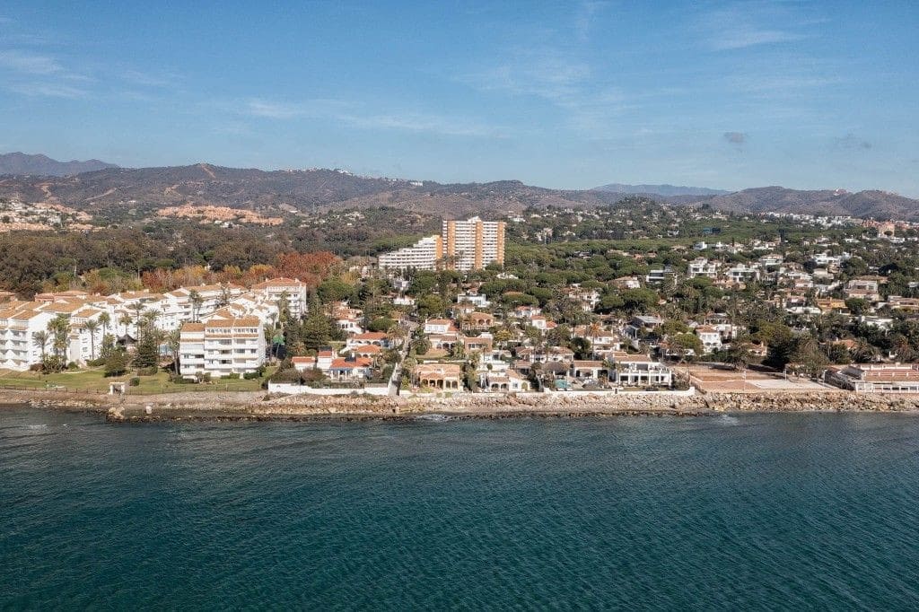 4 Zimmer Villa zu verkaufen in Marbella mit Pool Garage - 2.450.000 € (Ref: 9582465)