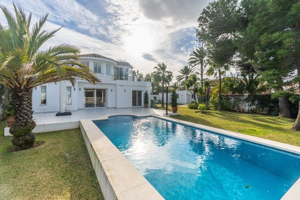 4 Zimmer Villa zu verkaufen in Marbella mit Pool Garage - 2.450.000 € (Ref: 9582465)