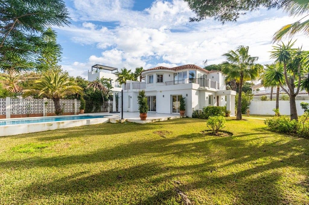 4 Zimmer Villa zu verkaufen in Marbella mit Pool Garage - 2.450.000 € (Ref: 9582465)