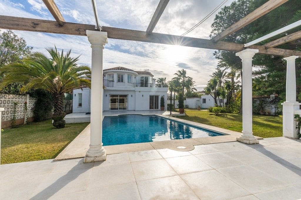 4 Zimmer Villa zu verkaufen in Marbella mit Pool Garage - 2.450.000 € (Ref: 9582465)