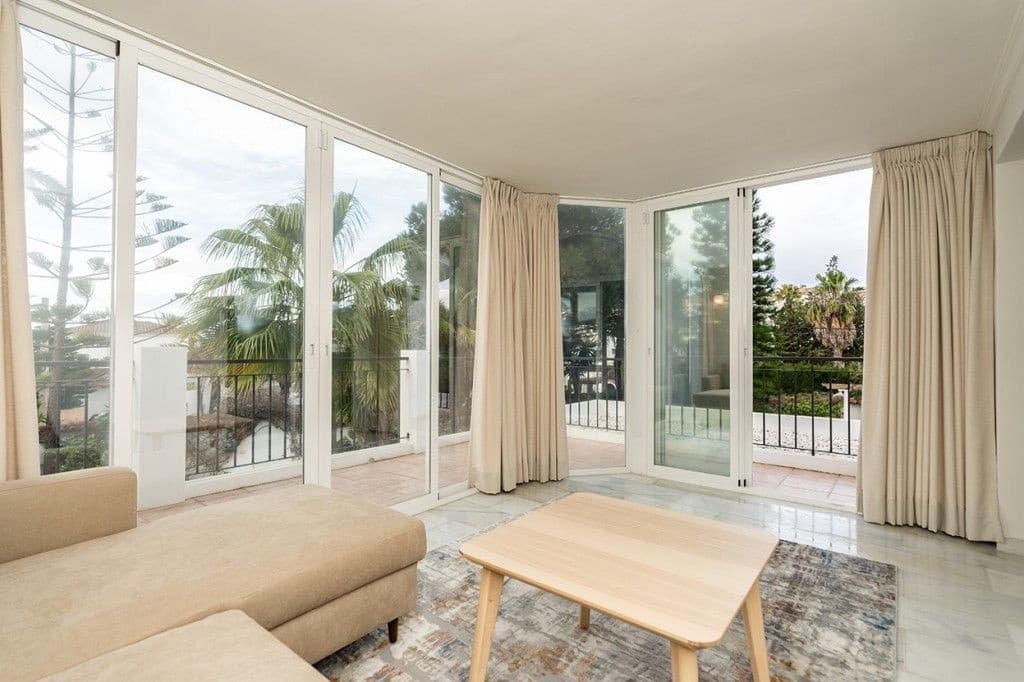 4 Zimmer Villa zu verkaufen in Marbella mit Pool Garage - 2.450.000 € (Ref: 9582465)