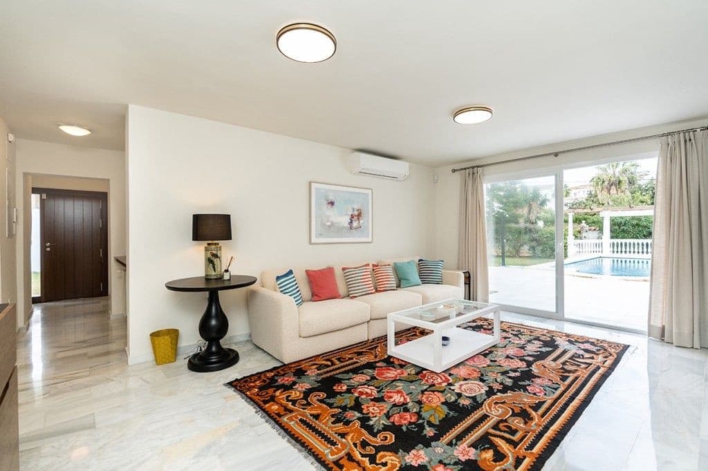 4 Zimmer Villa zu verkaufen in Marbella mit Pool Garage - 2.450.000 € (Ref: 9582465)