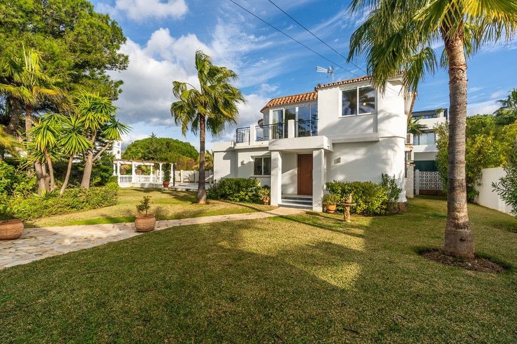 4 Zimmer Villa zu verkaufen in Marbella mit Pool Garage - 2.450.000 € (Ref: 9582465)